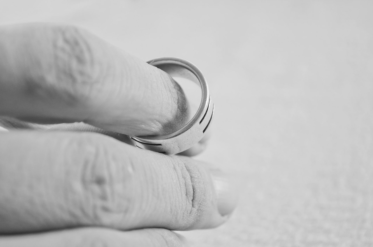 Pourquoi les seniors divorcent-ils de plus en plus ?